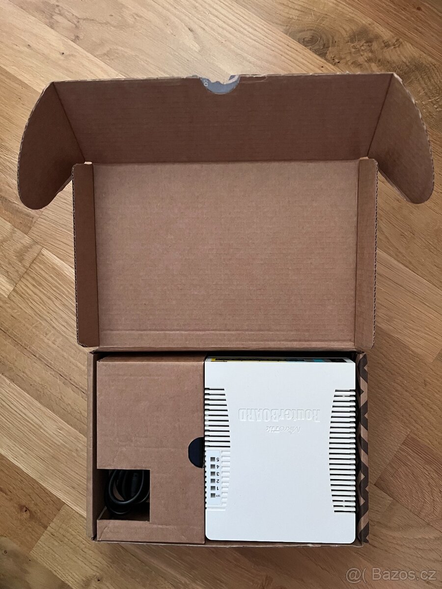 Prodam Mikrotik Switch RB260GSP - 4