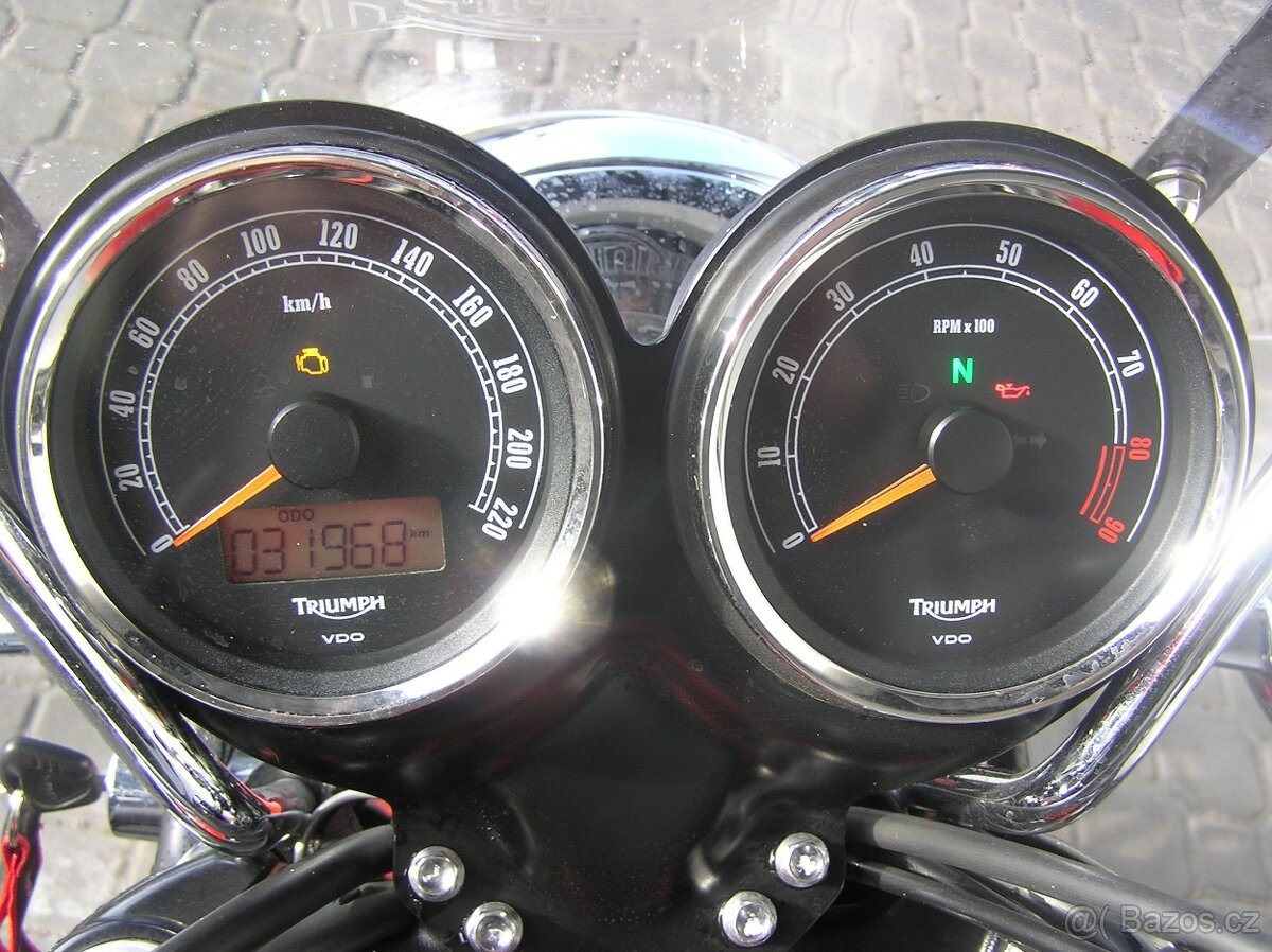 Triumph Bonneville T100 SE - 4