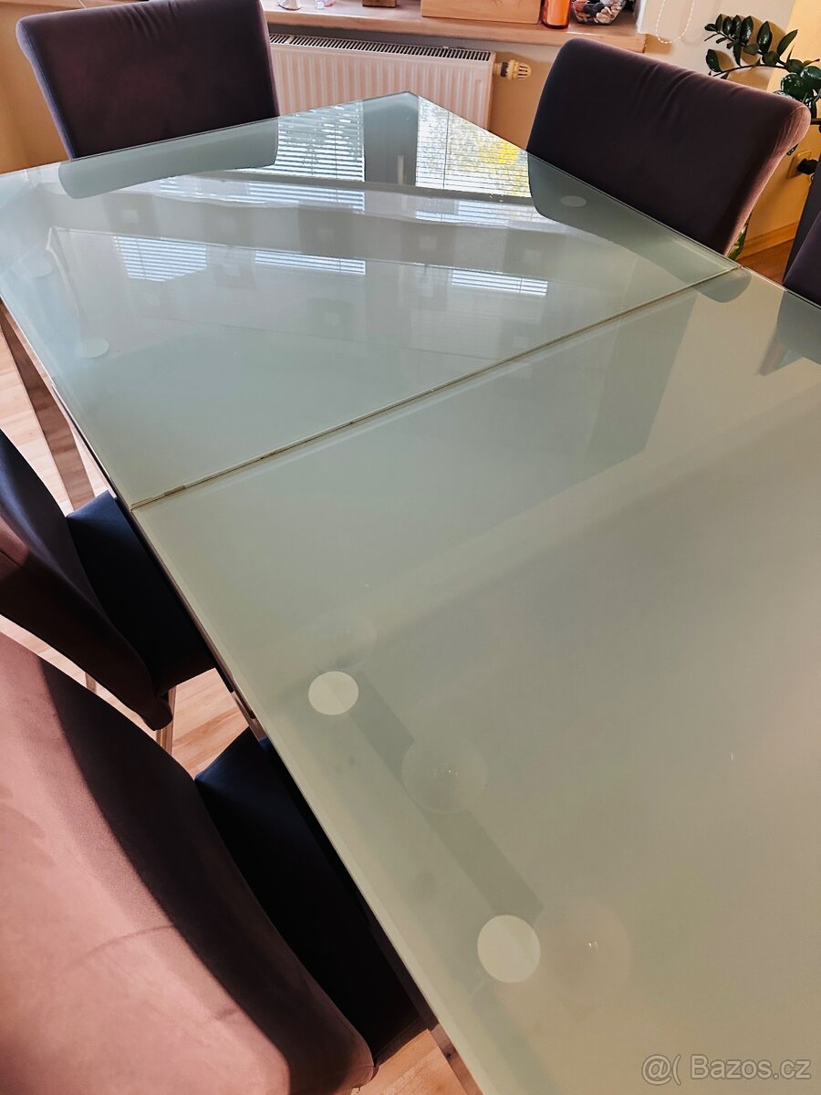 skleněný rozkládací stůl s židlemi - 4