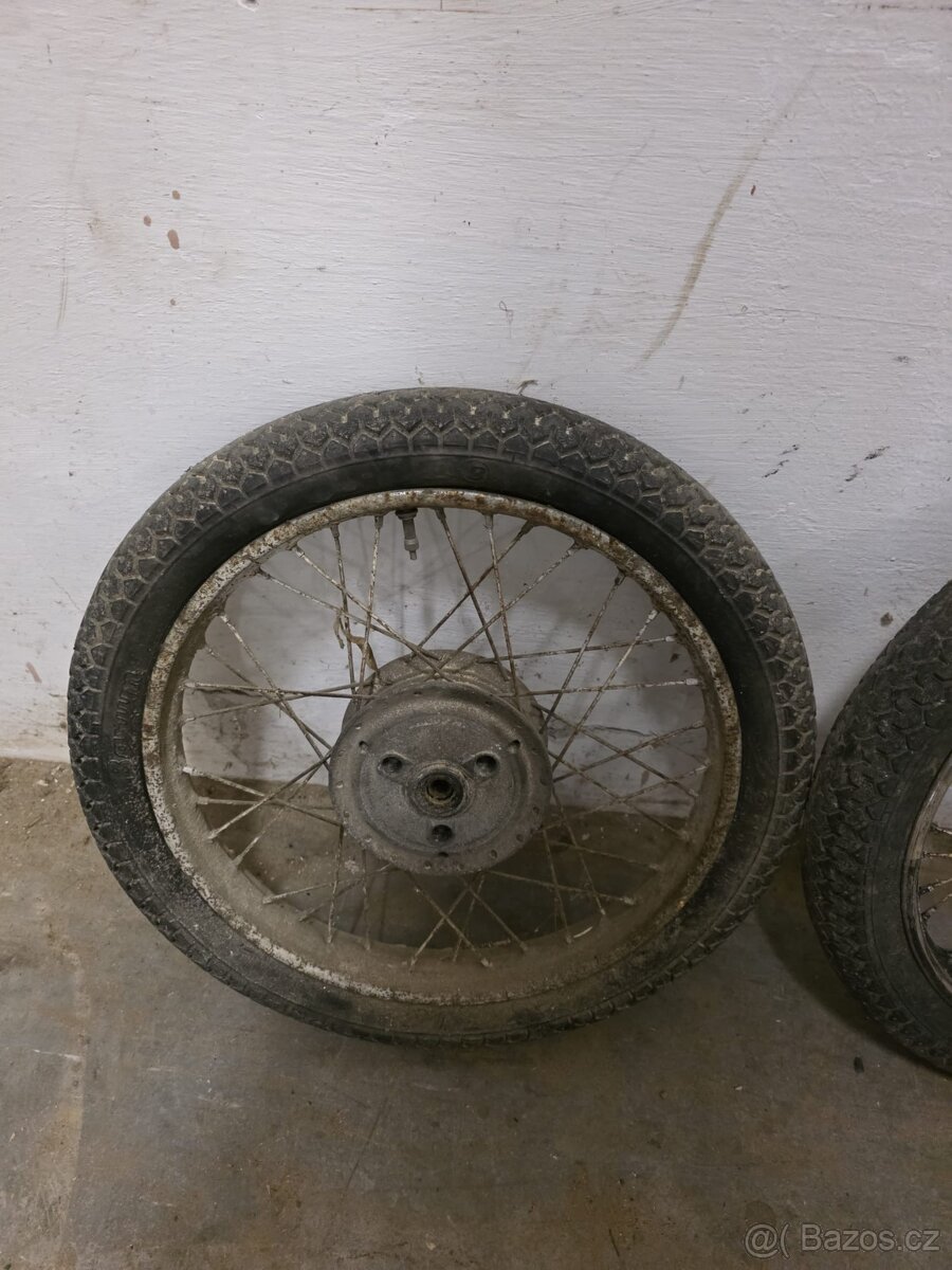 Kola ze starého motocyklu Jawa pionýr - 4
