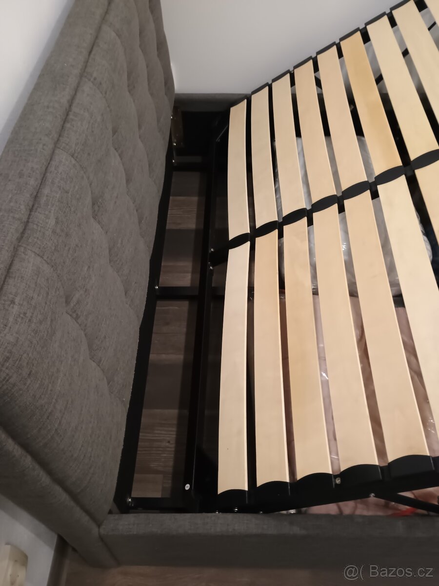 Čalouněná postel s matrací - 4