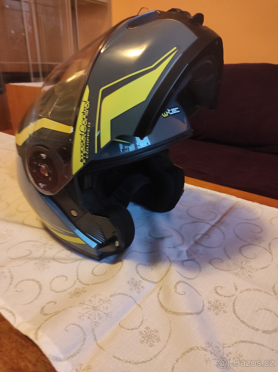 Výklopná helma W-tec rezervace - 4