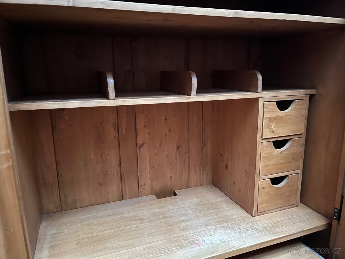 Stůl ve skříni - 4