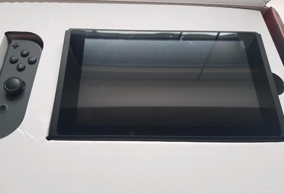 Nintendo Switch a příslušenství - 4