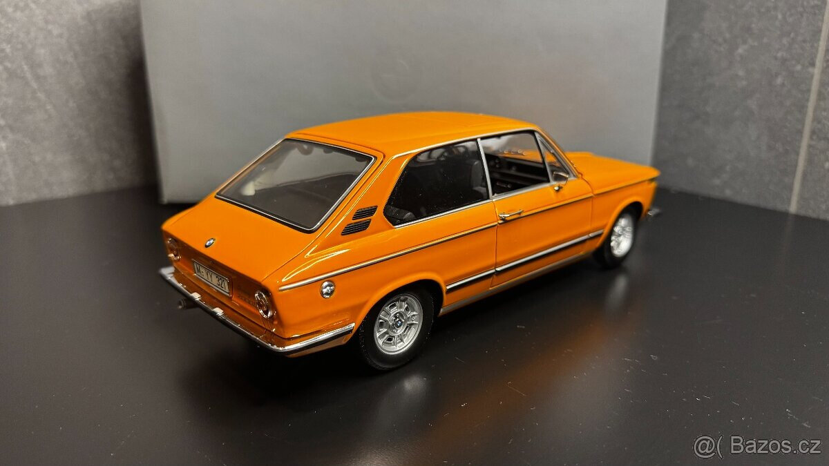 BMW 2000 Tii Touring BMW collection model 1:18 - 4
