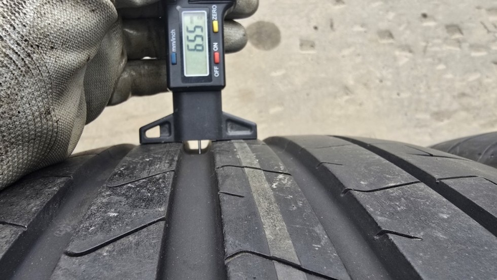 Letní pneu 255/45/19 Pirelli - 4
