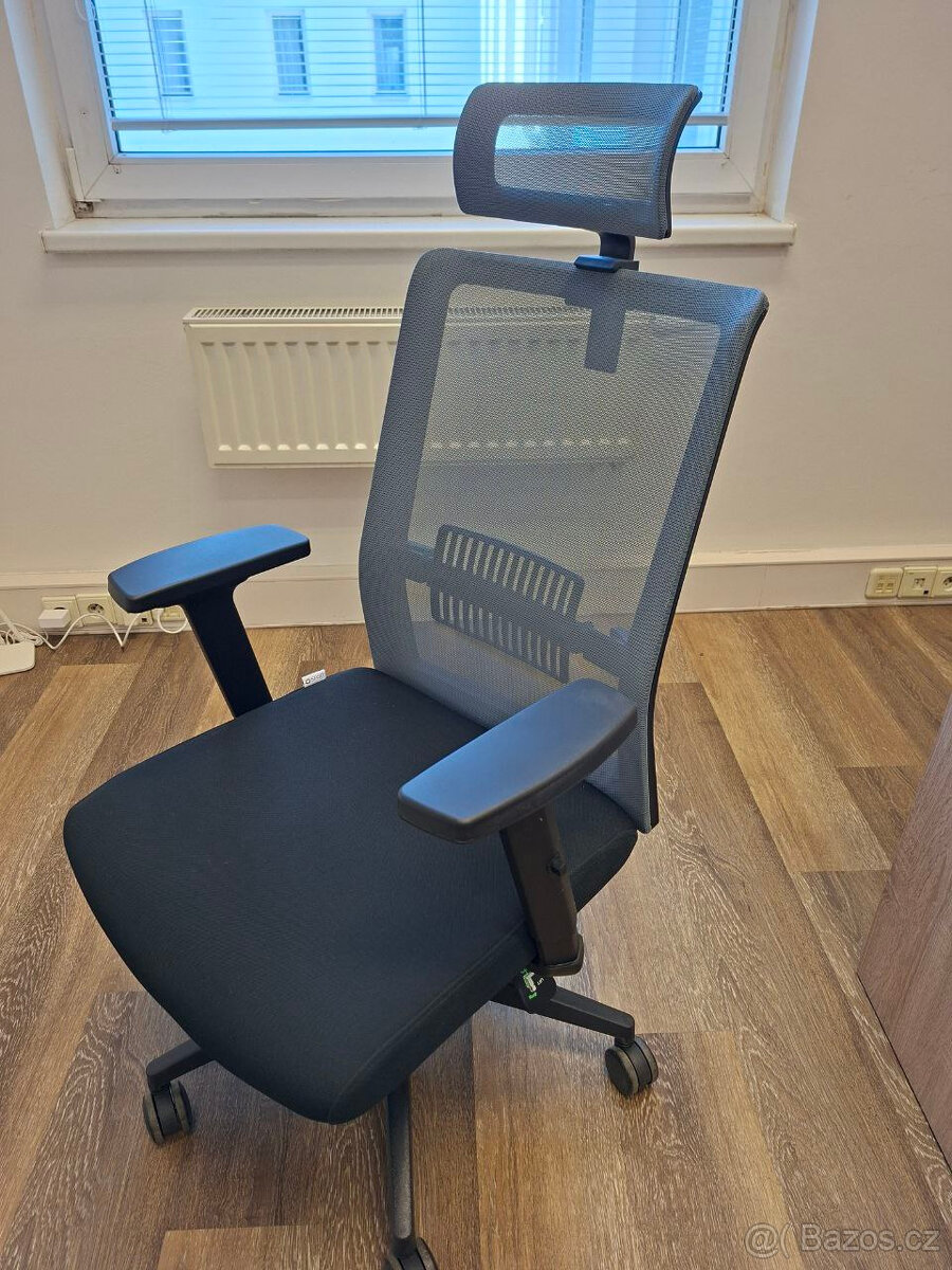 Prodám černé ergonomické kancelářské křeslo - 4