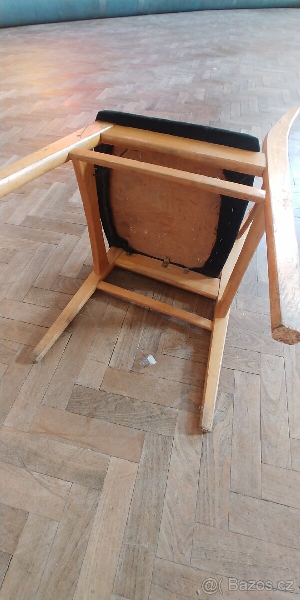 Starsi dřevěné zidle calounene-cerny samet - 4