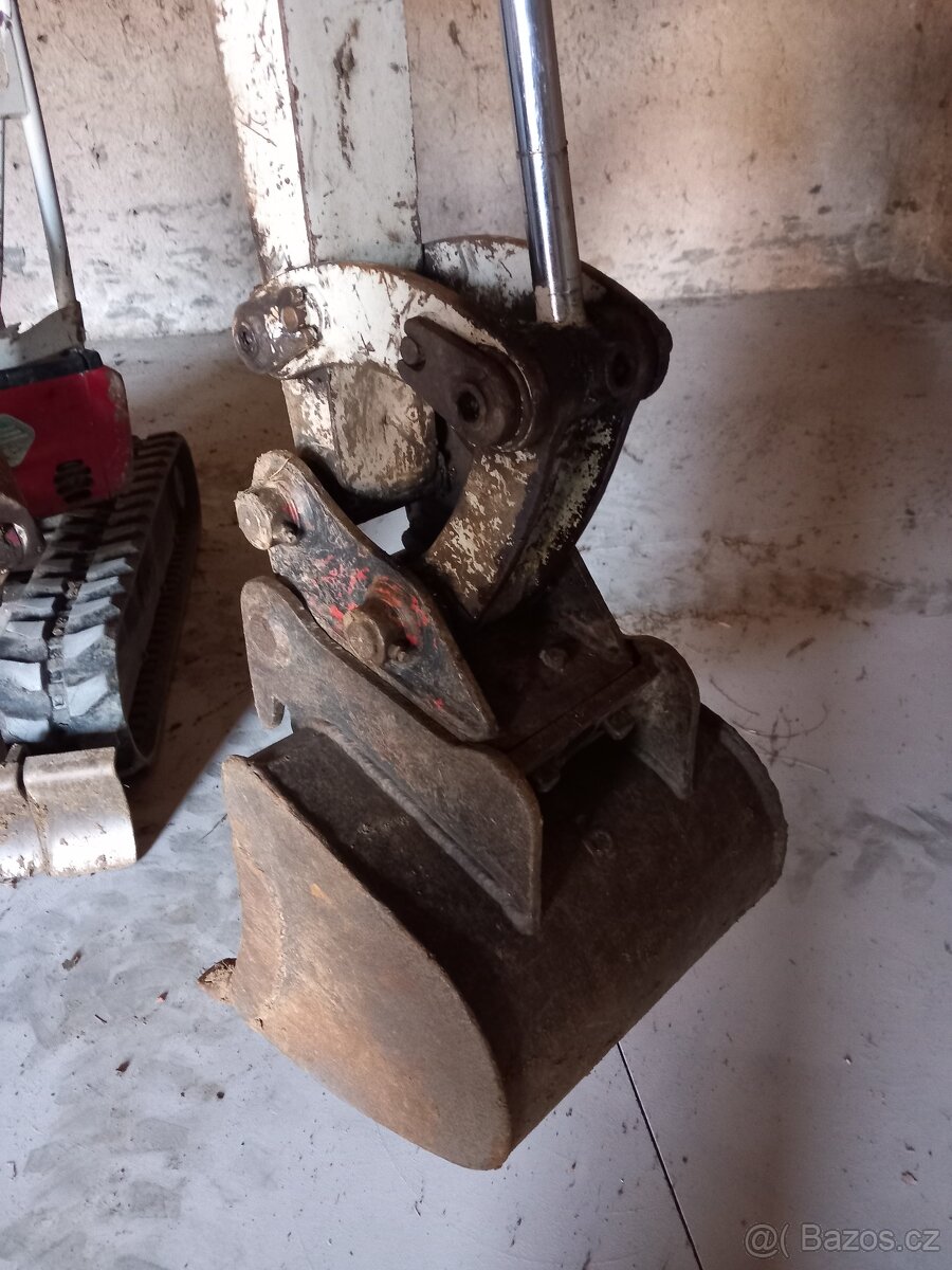 Minibagr Takeuchi TB 215 - 4