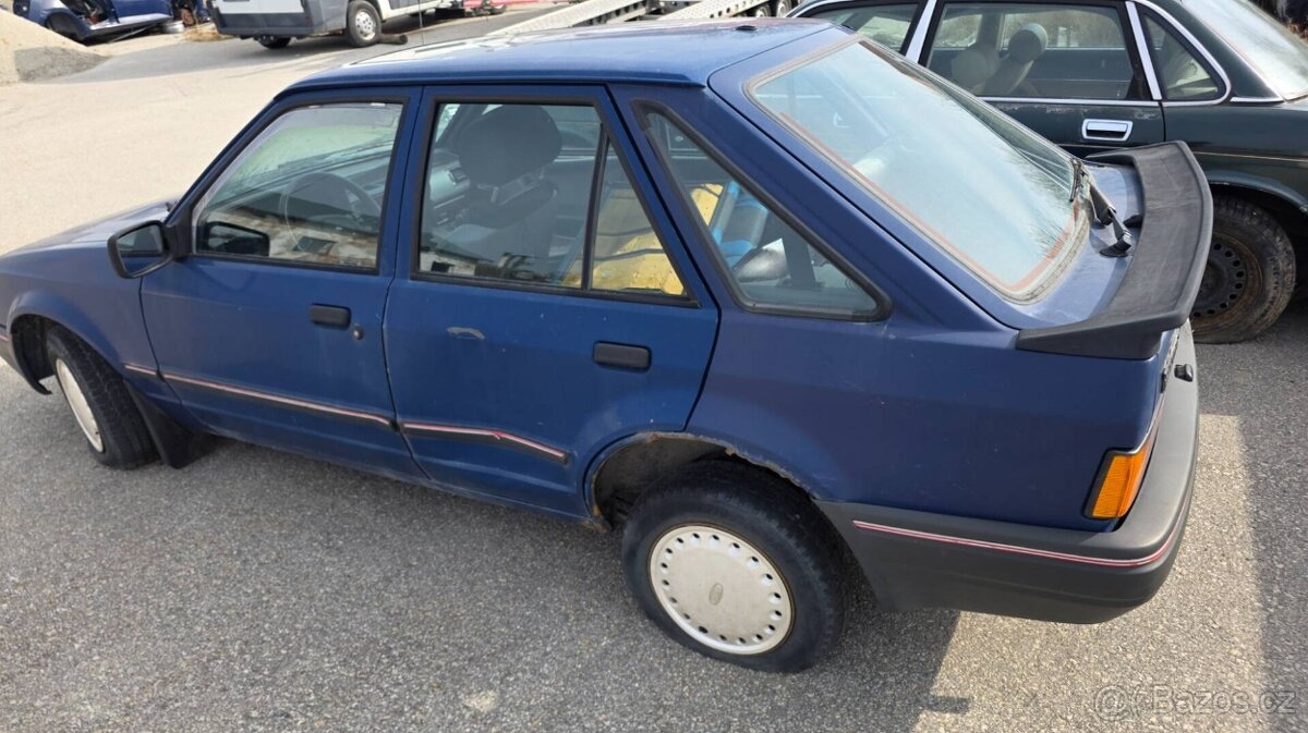Ford Escort 1.3 rok 1986 - 4