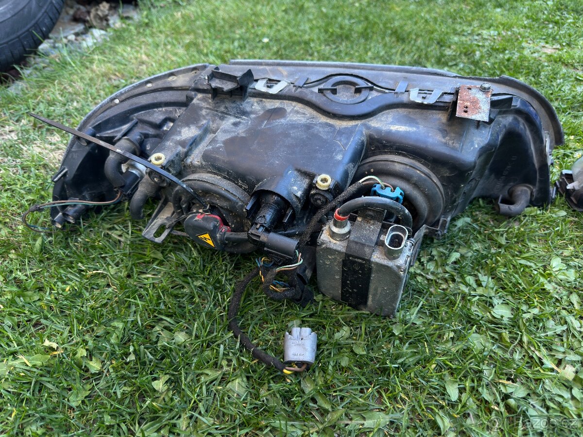 BMW E39 xenony - facelift - 4