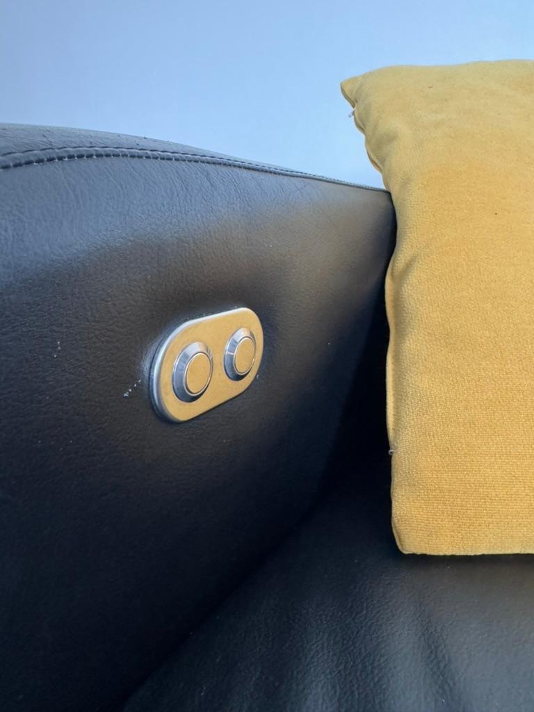 Kožená černá dvoumístná pohovka Phase - 4