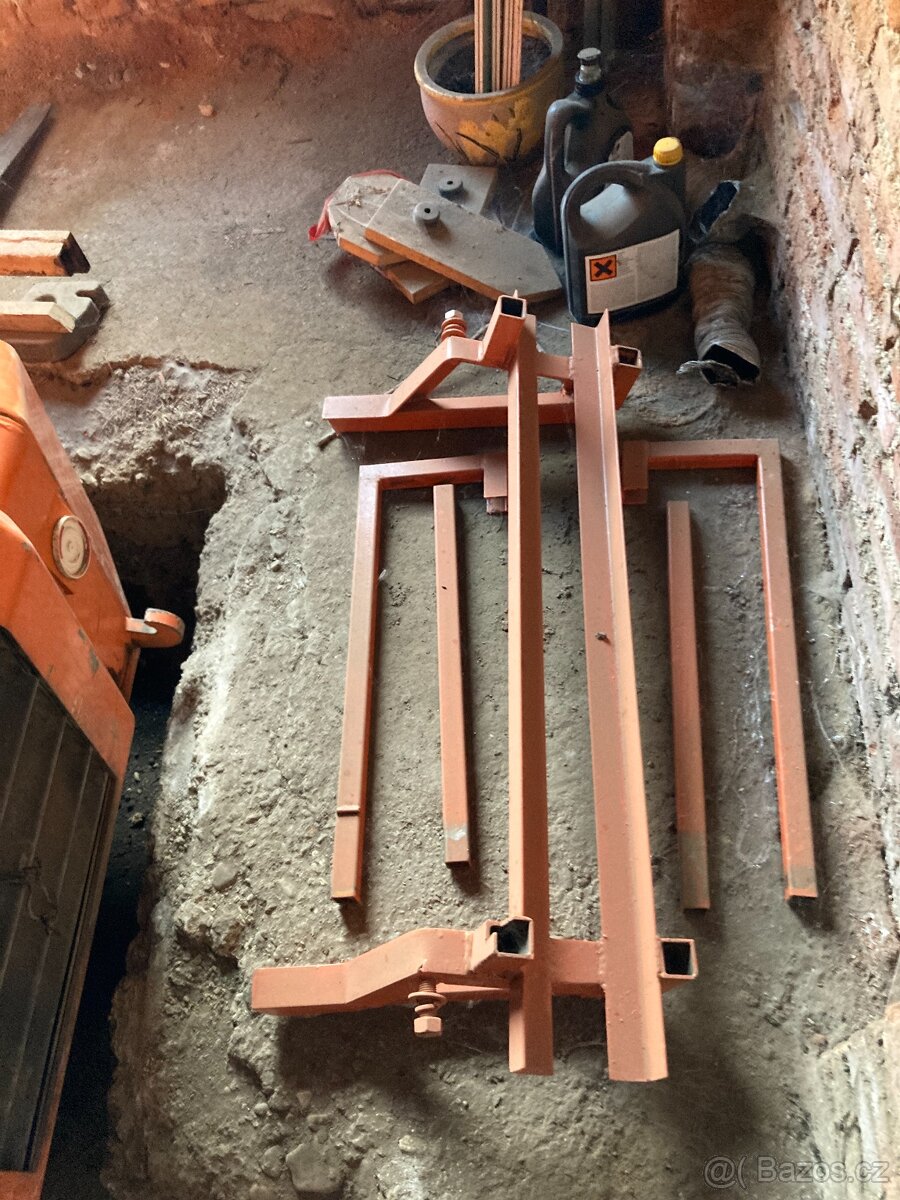 Smykový nakladač Locust 853 - 4