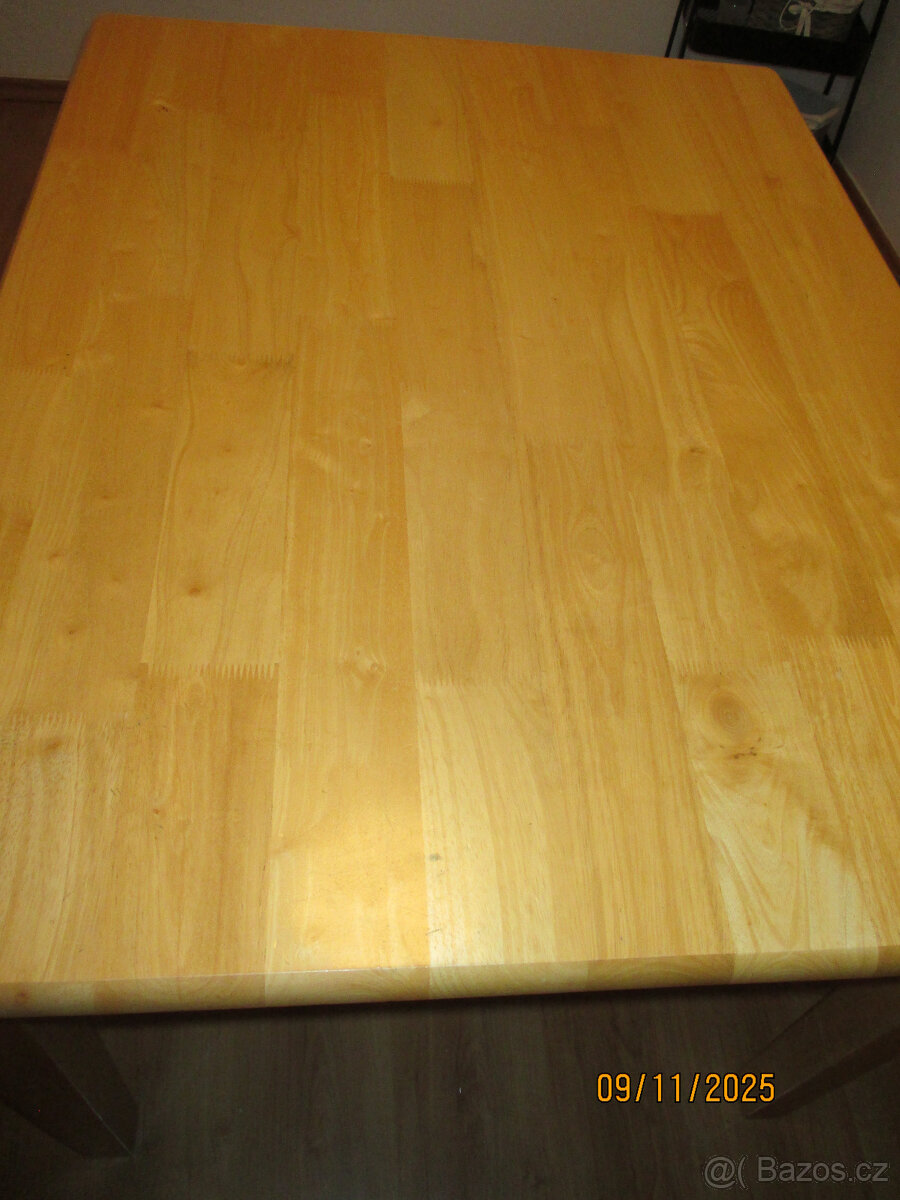 Jídelní stůl + 4 židle - 4