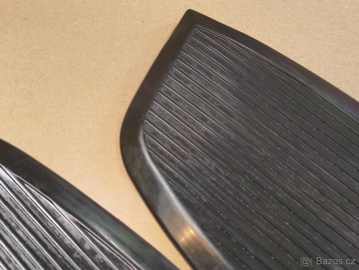 Nákolenice gumové boky nádrže ČZ 125 175 477 476 Aprilia - 4