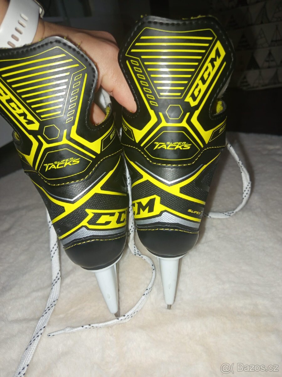 Chlapecké brusle na led, zn. CCM - 4