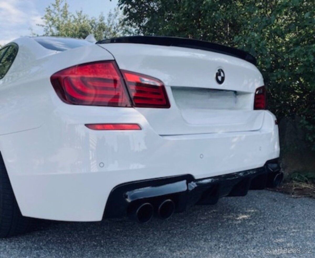 Difuzor zadního nárazníku BMW F10 F11 – Černý lesk - 4