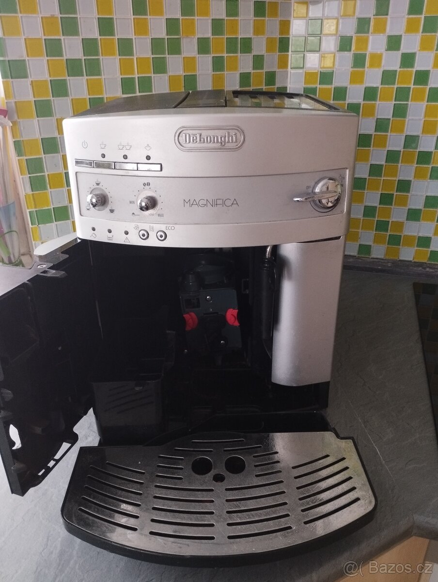 Kávovar DeLonghi magnifica - 4