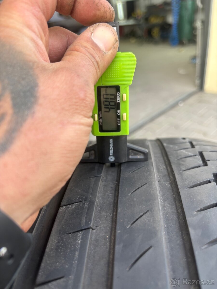 Continental 225/40/18 - 4