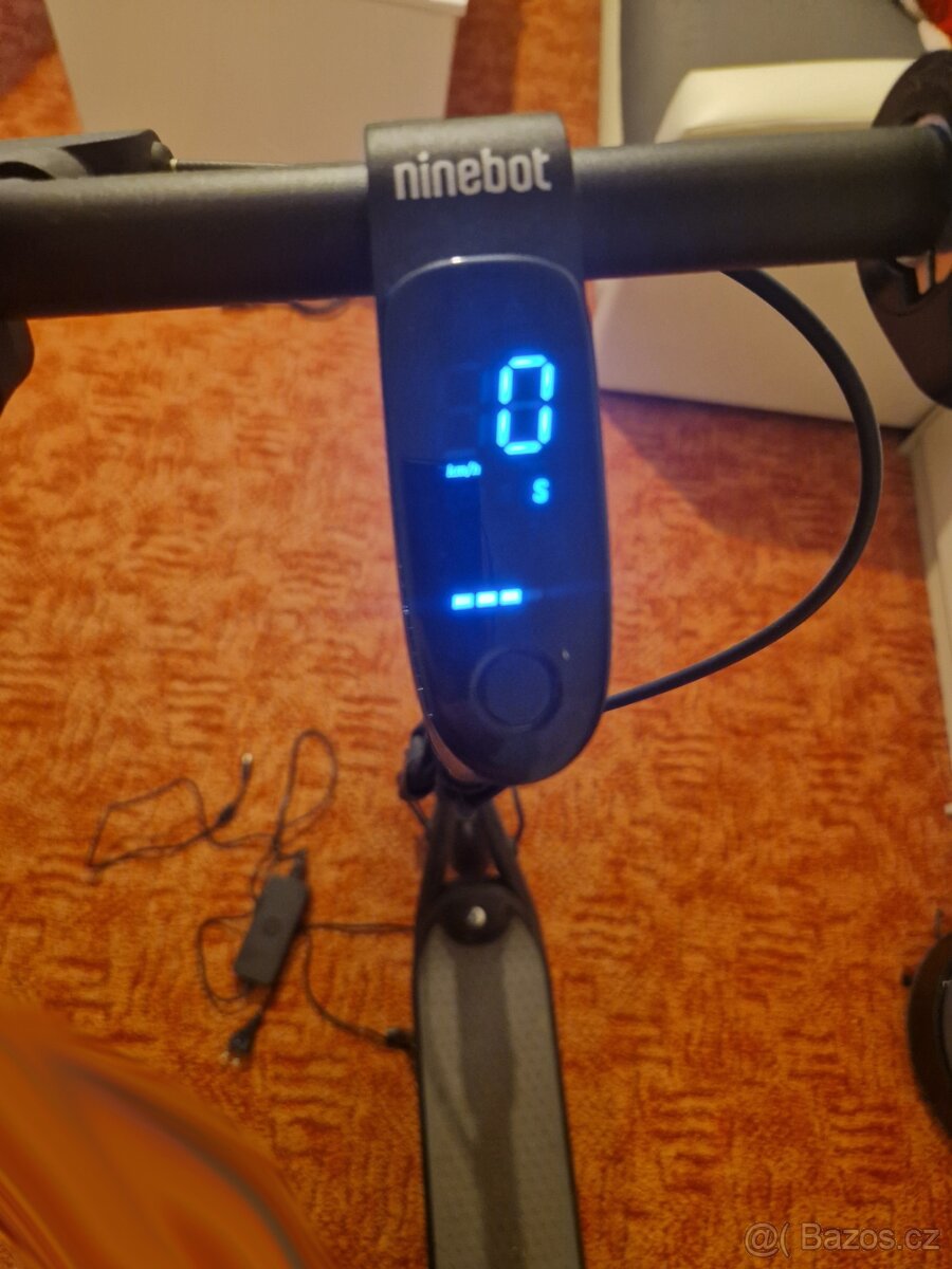 Ninebot Kickscooter F25E by Segway - 4