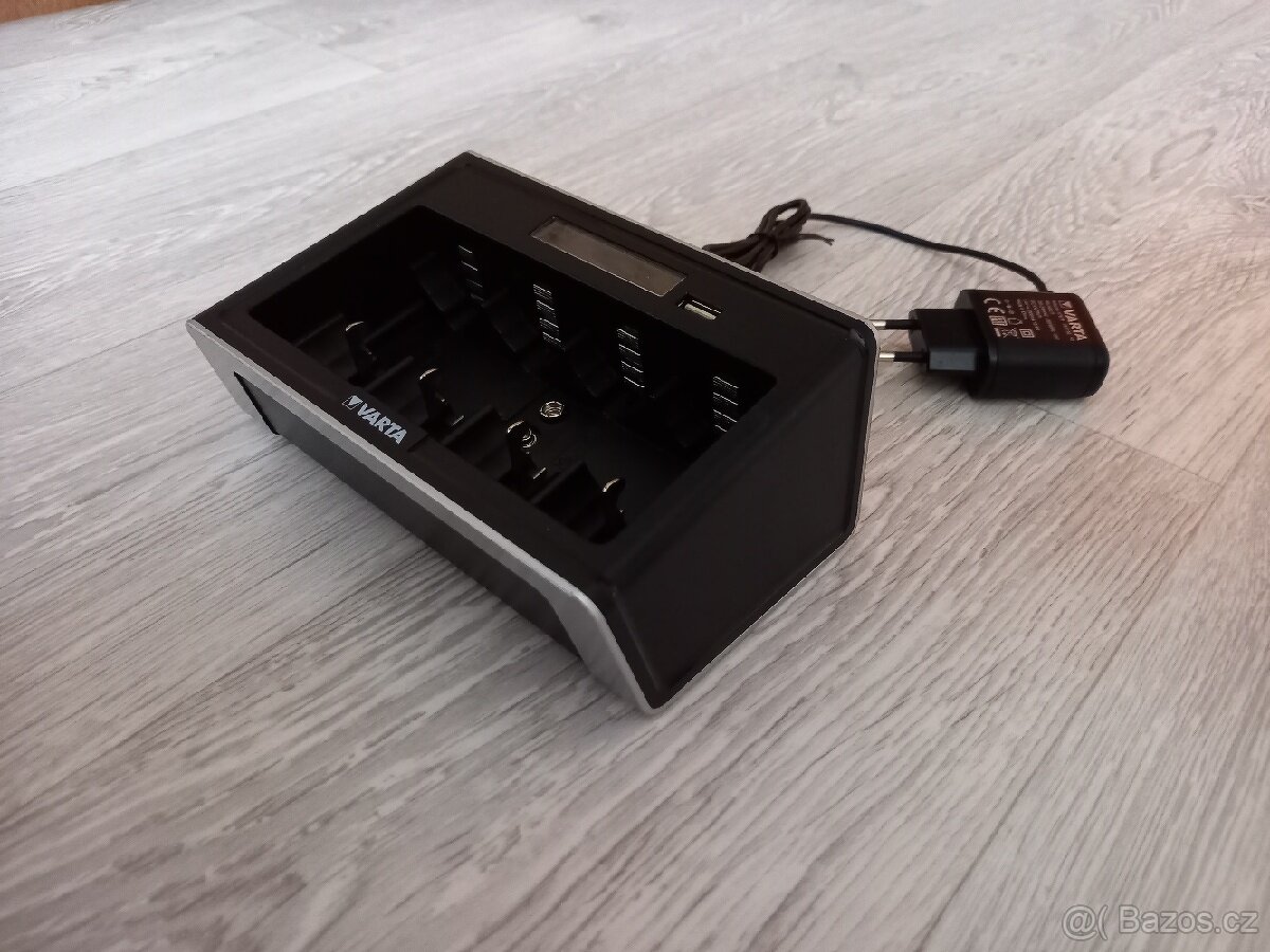 Nabíječka baterií Varta - 4