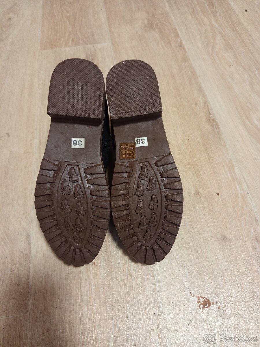 Dámské semišové kotníkové boty - 4