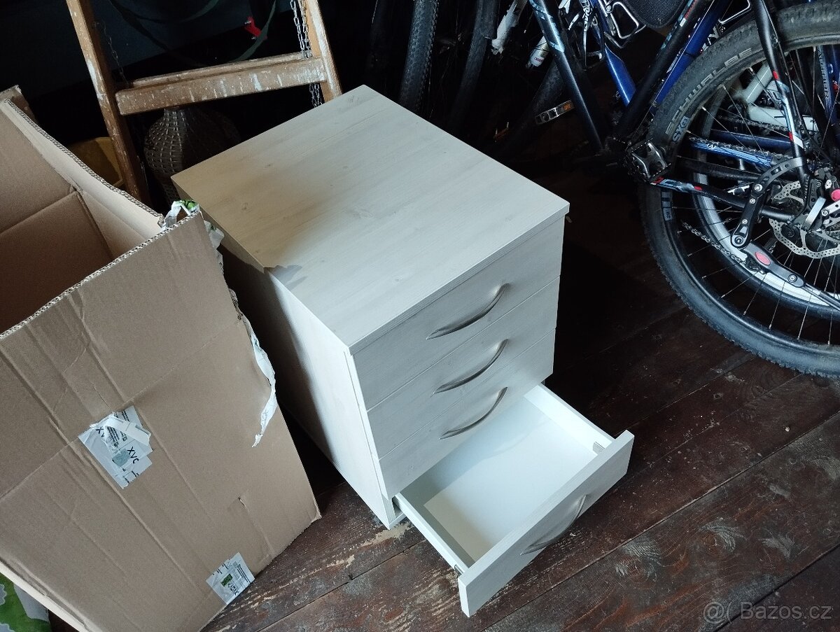 Psací počítačový stůl - 4