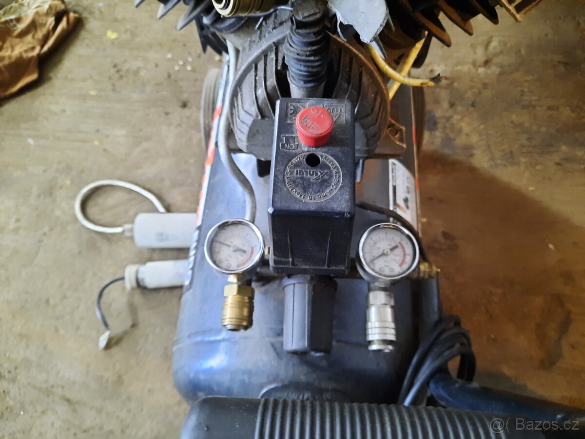 Kompresor Einhell AirTech EURO 4300 V – nefunkční, na ND - 4