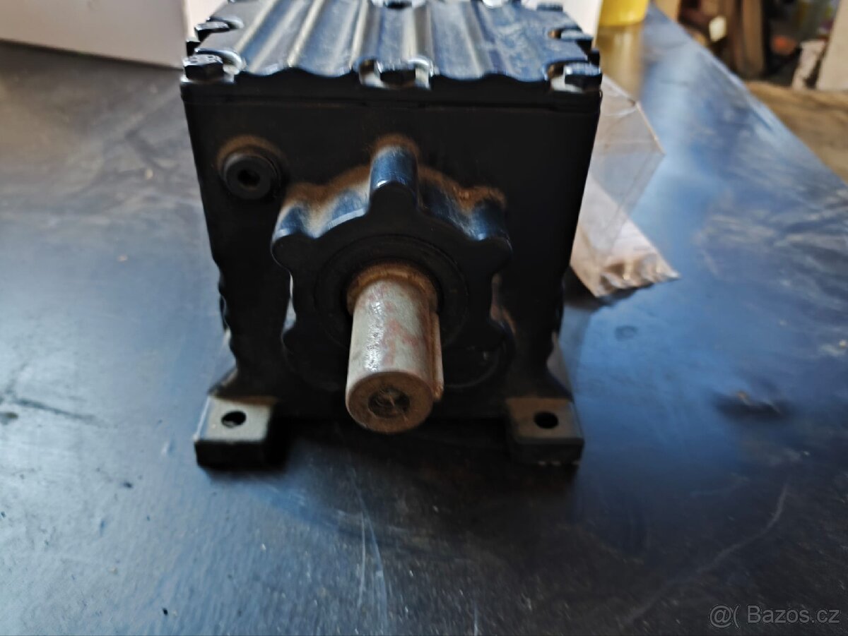 SEW-Eurodrive Servo Motor + Převodovka R17 CMP50S - 4