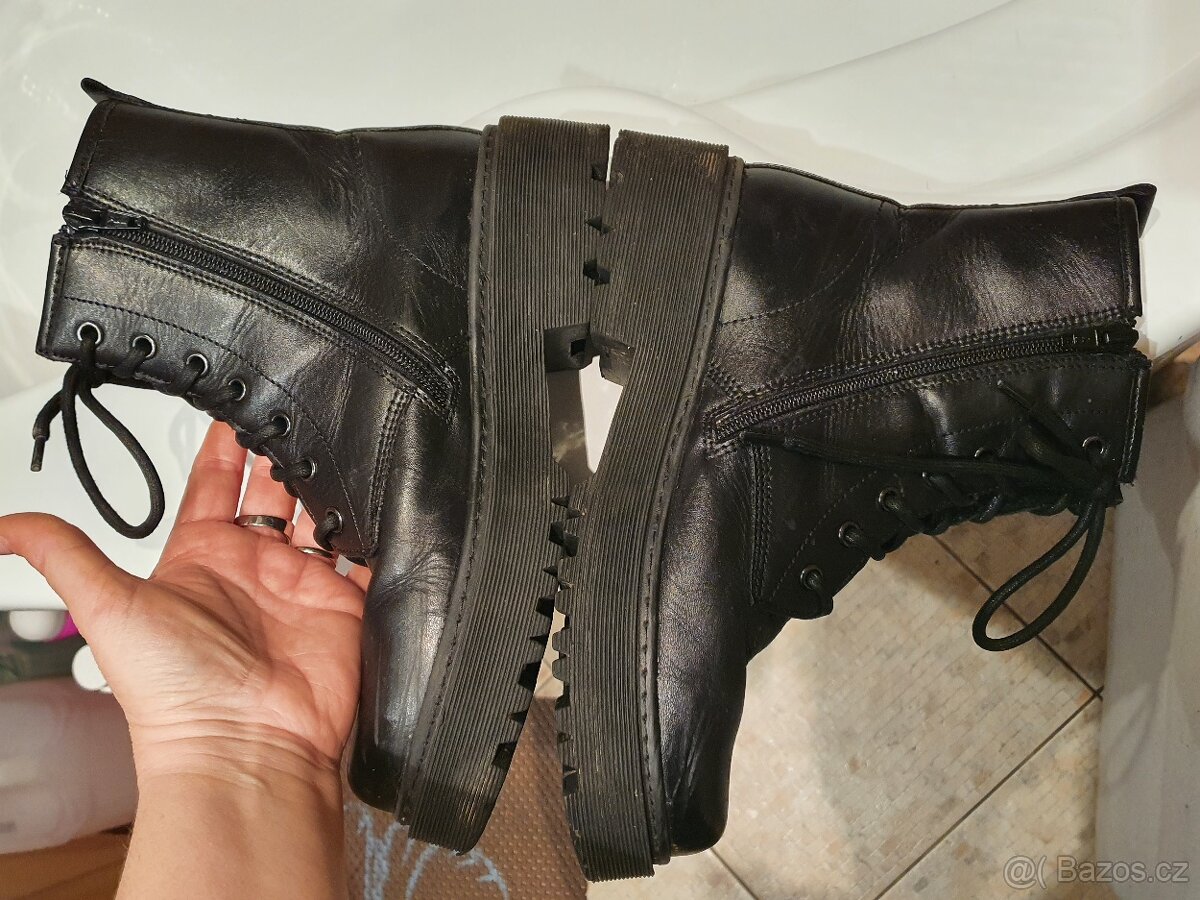Divci cerne kotnikove boty 38 z CCC jako nove - 4