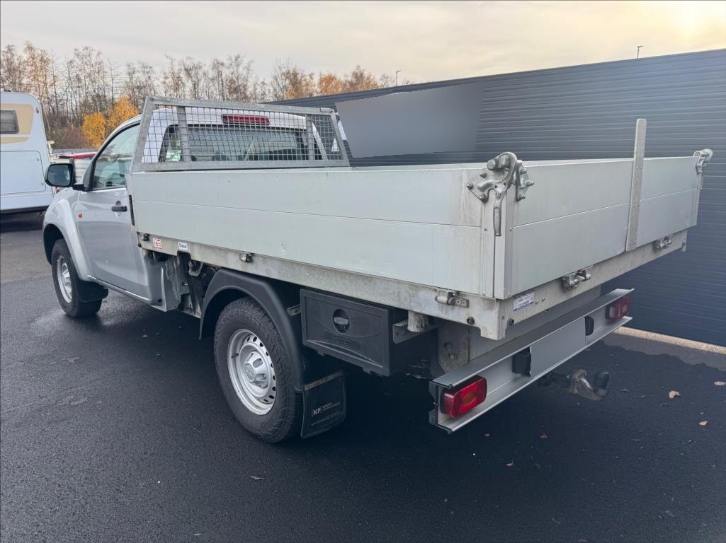 Isuzu D-Max 1,9 4x4, tažné, sklopka (2020) - 4