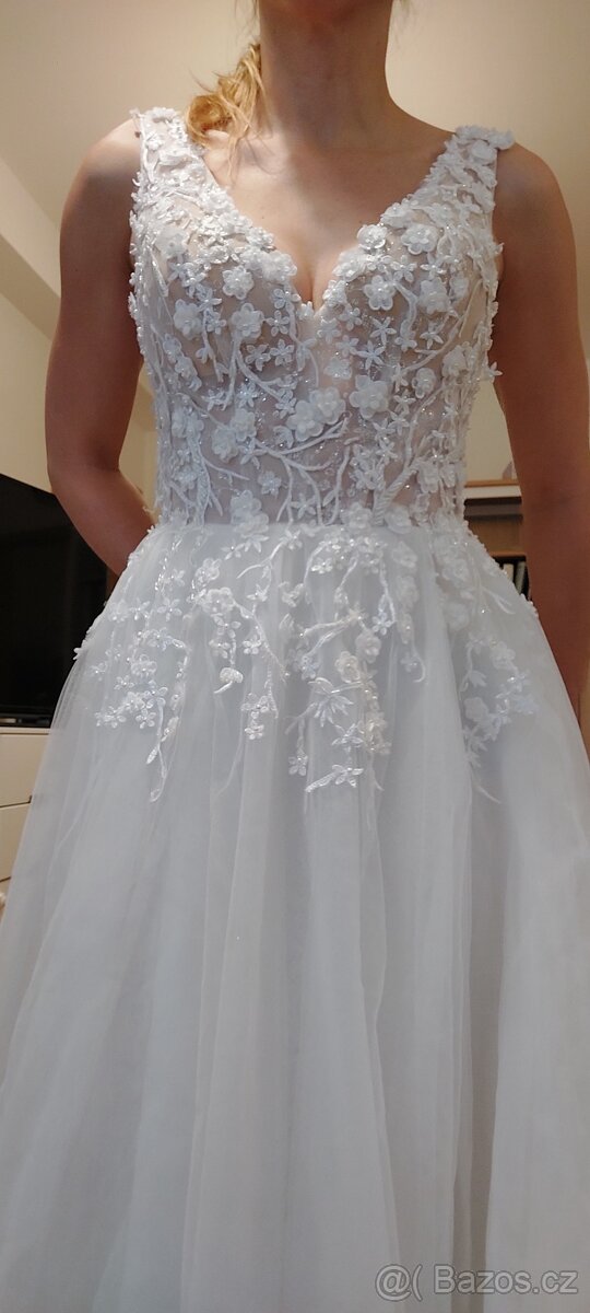 Tylové svatební šaty s vlečkou - 4