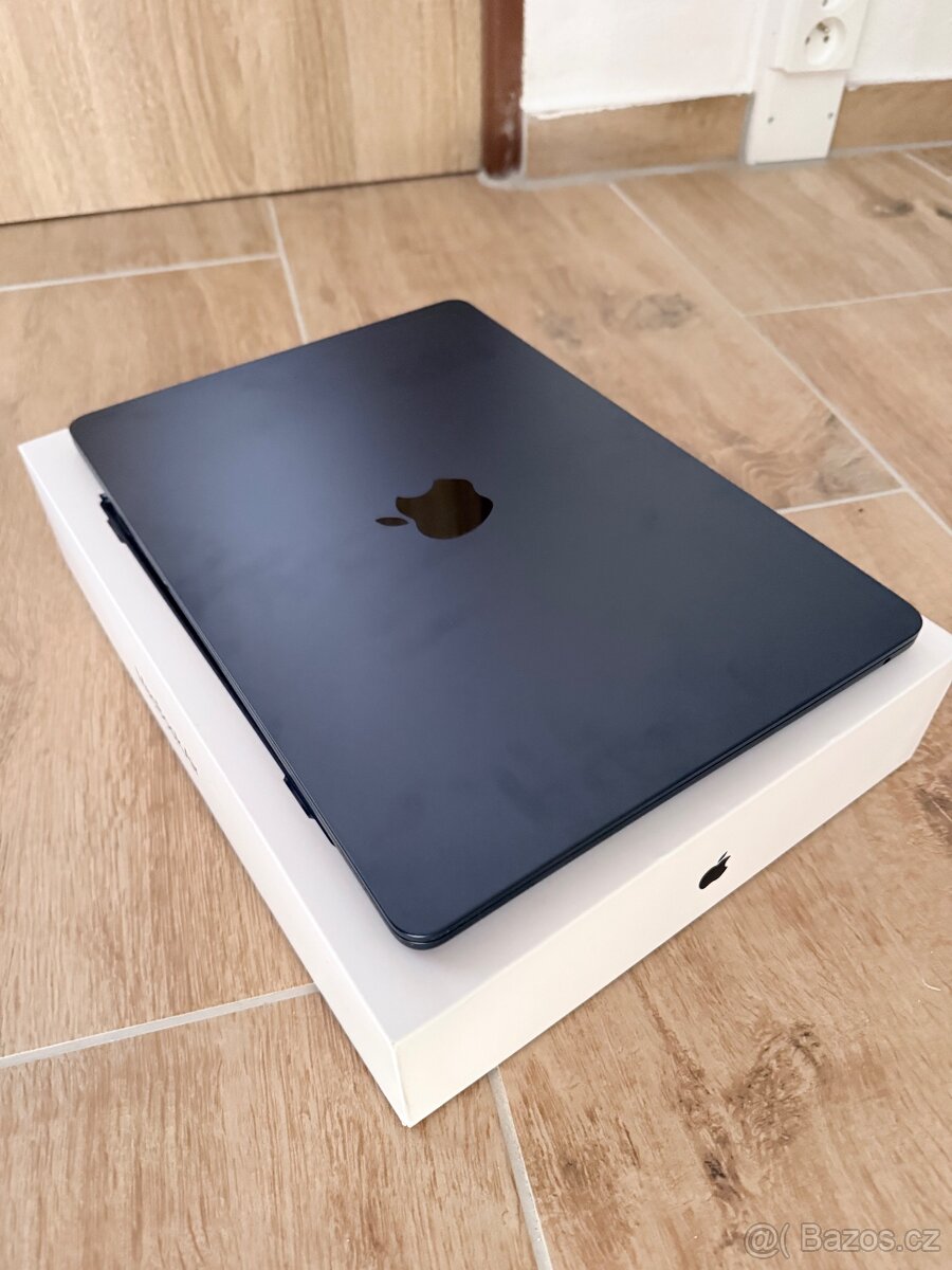 MacBook Air M2 2022 8 GB Space Gray TOP stav - 4