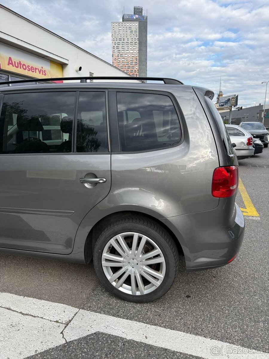 Volkswagen Touran 2011 - 4