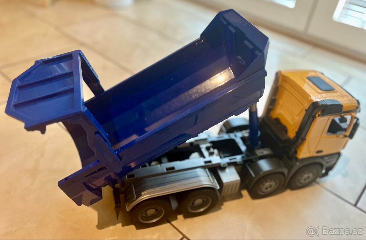Prodám nákladní vůz se sklápěčkou Bruder - 4