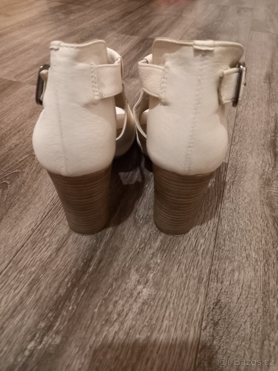 Kožené boty s otevřenou špicí vysokým podpatkem 41 - 4