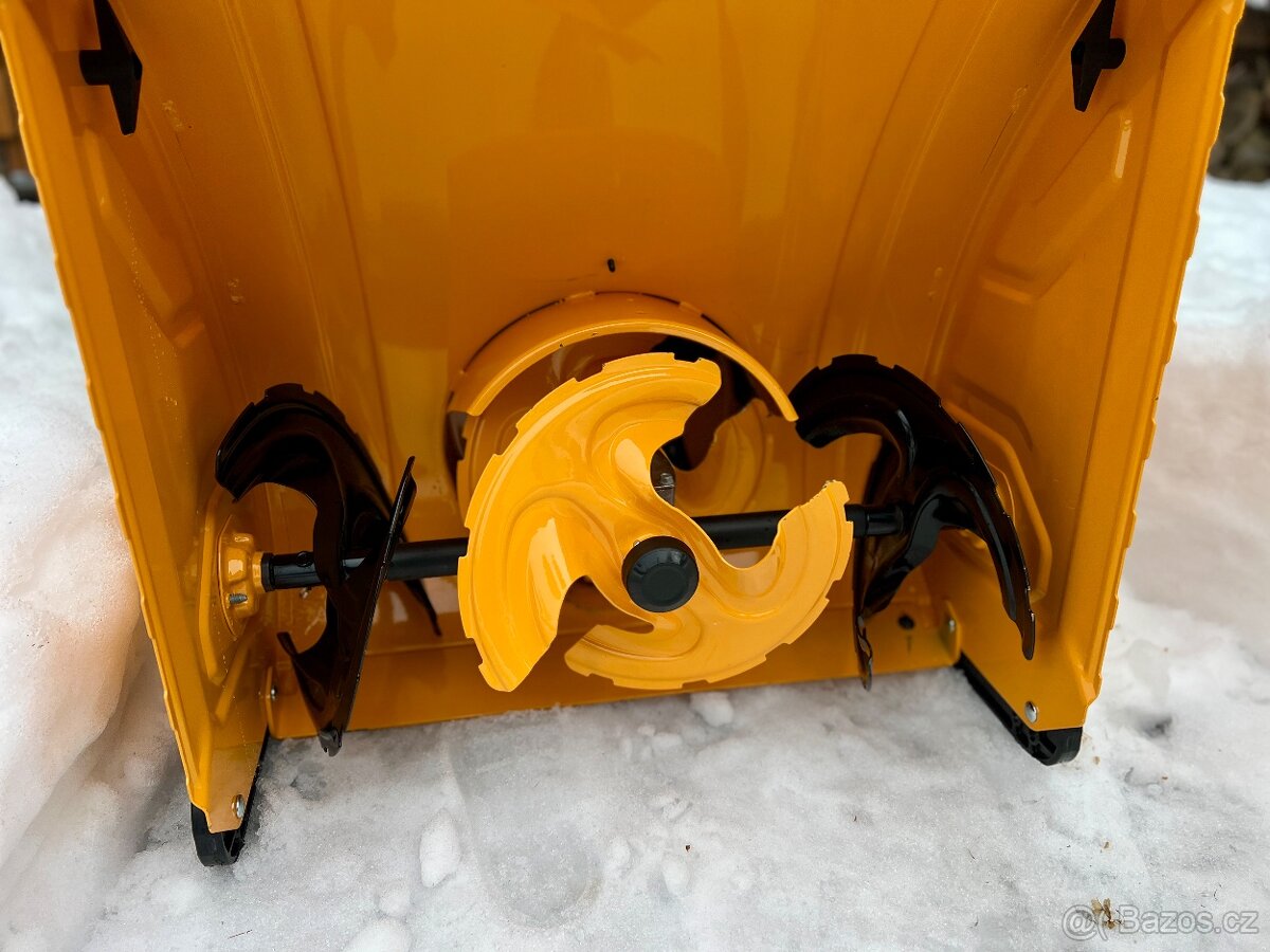 CUB CADET XS3 66SWE -třístupňová sněhová fréza s el. start. - 4