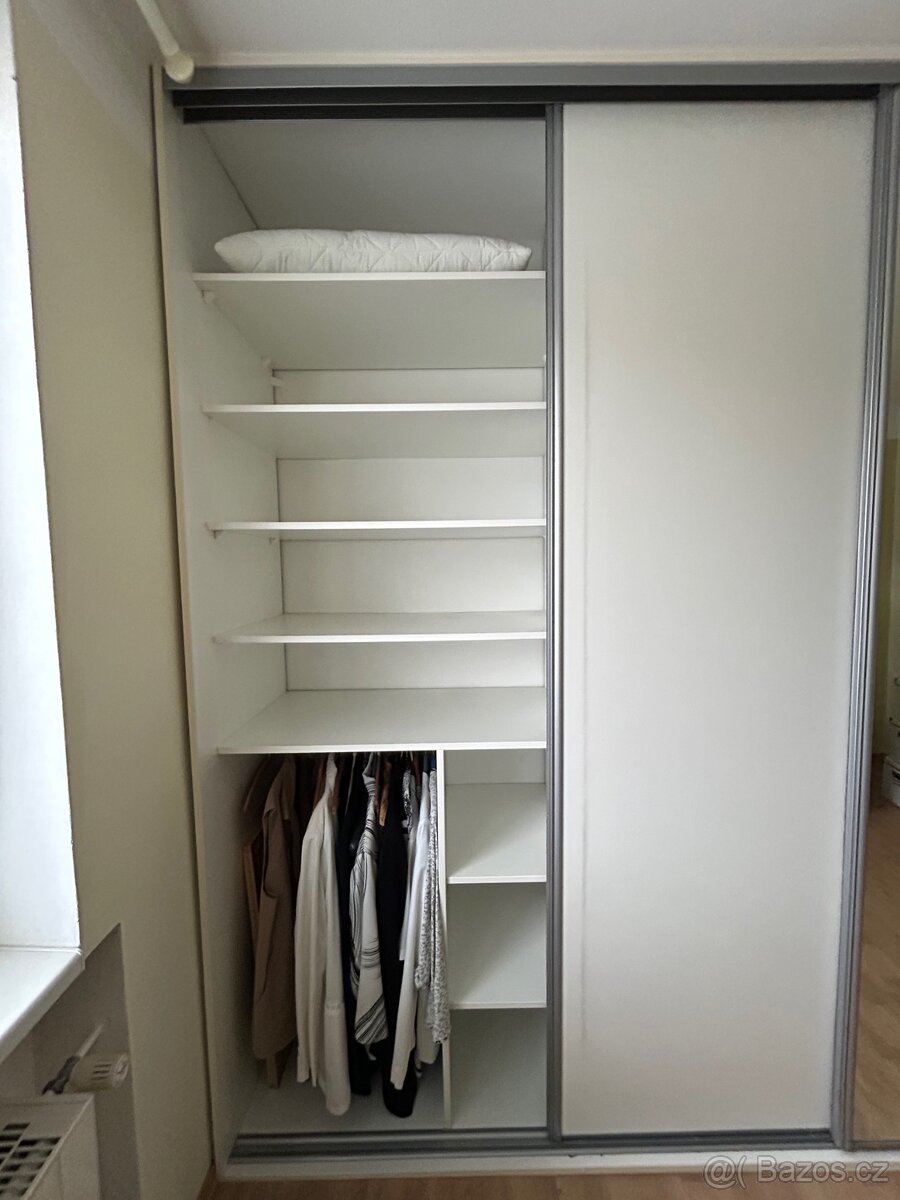 Prodám vestavěnou skříň v perfektním stavu - 4