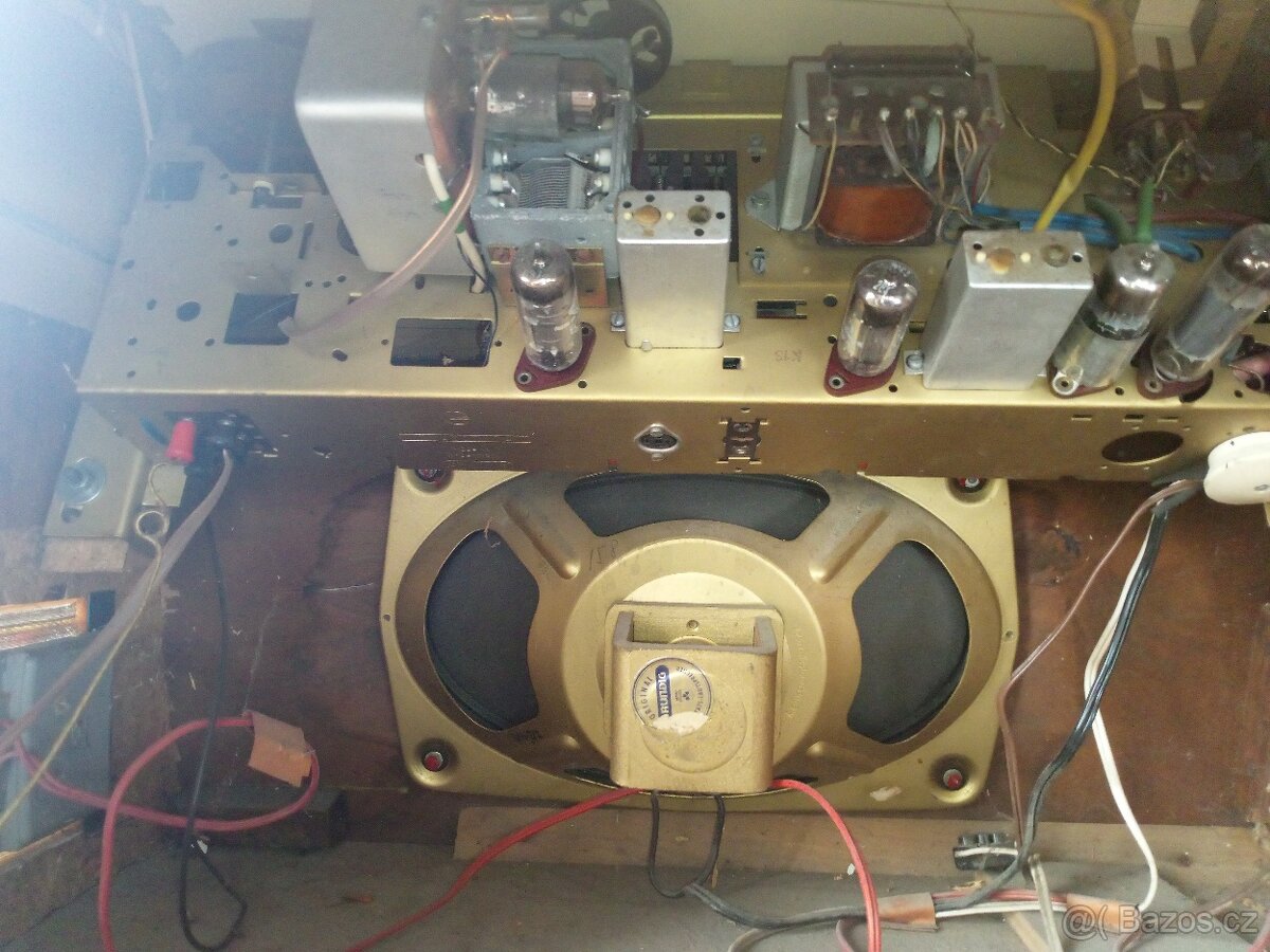 Staré rádio Grundig - 4