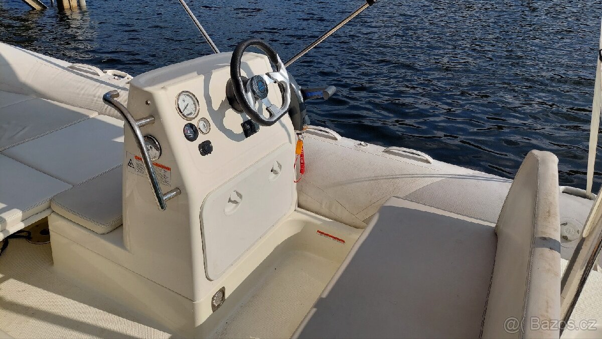Zodiac Medline 500 + Evinrude 75 e-tec - 4