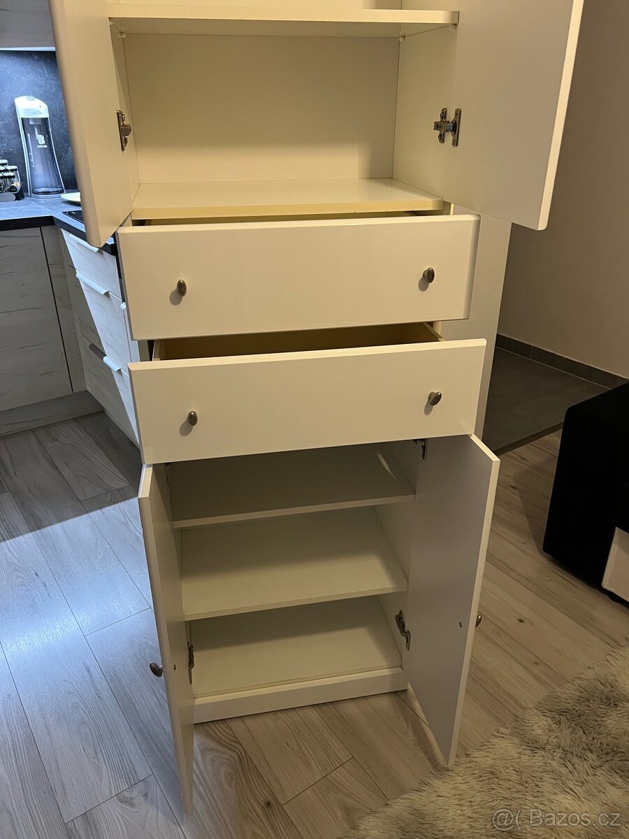 Bílá vysoká skříň / komoda - 4