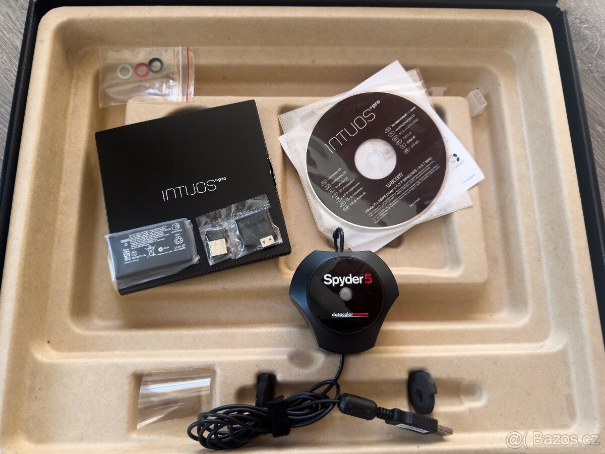 Wacom Intuos Pro M Tablet + Datacolor Spyder 5 - 4