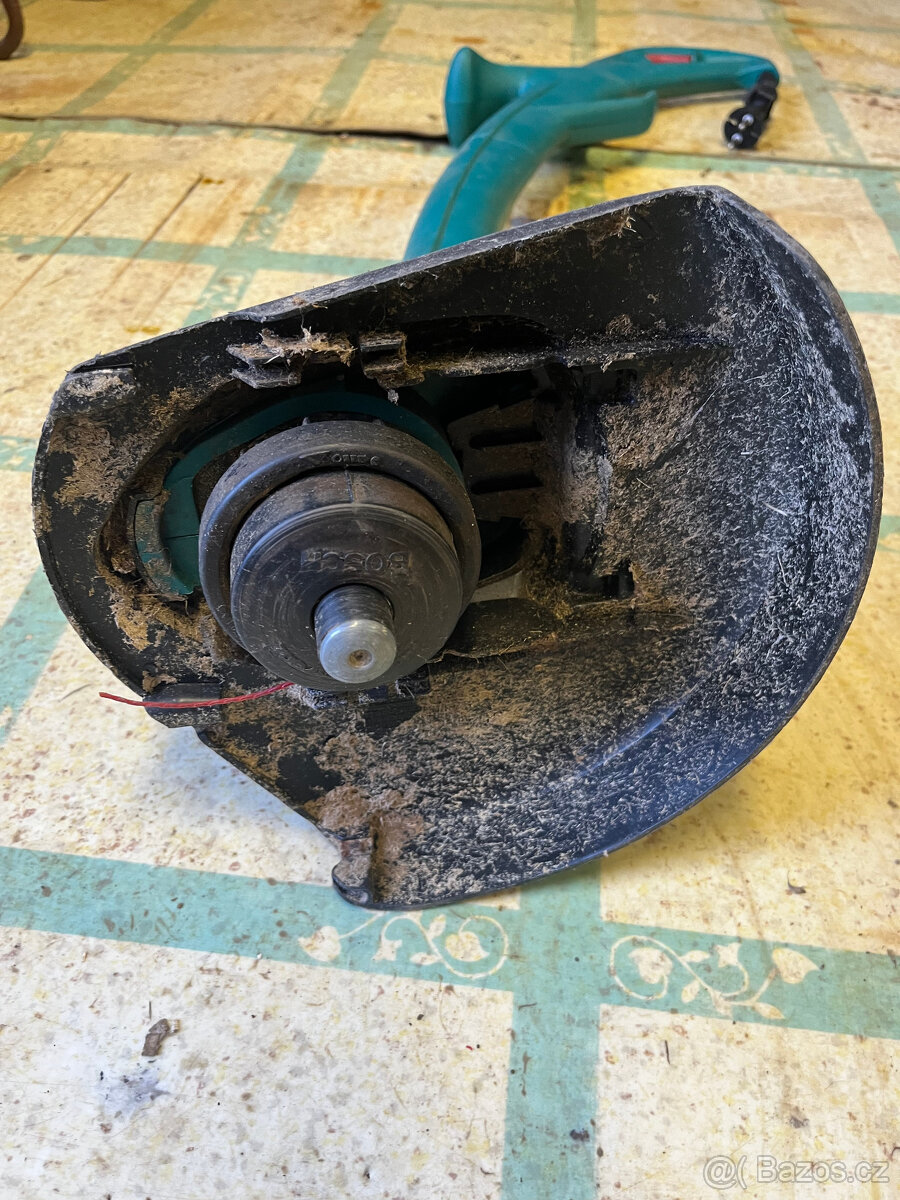 Elektrický křovinořez BOSCH - 4