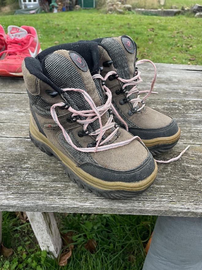 Pohorky Navaho dámské a Nike sportovní dámské vel 37 - 4