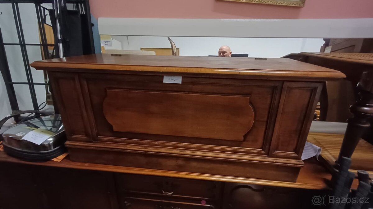 Stará dřevěná truhla - 4