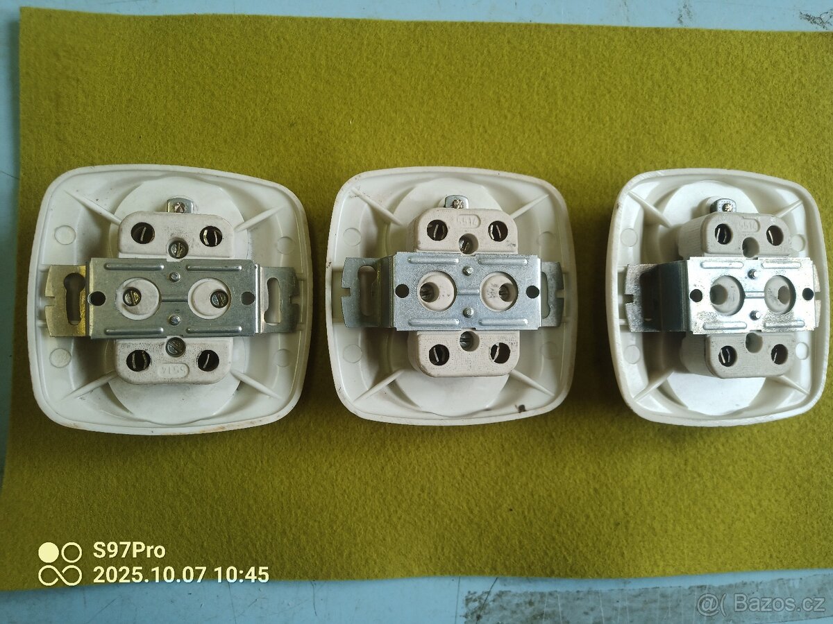 Staré zásuvky bakelit - 4