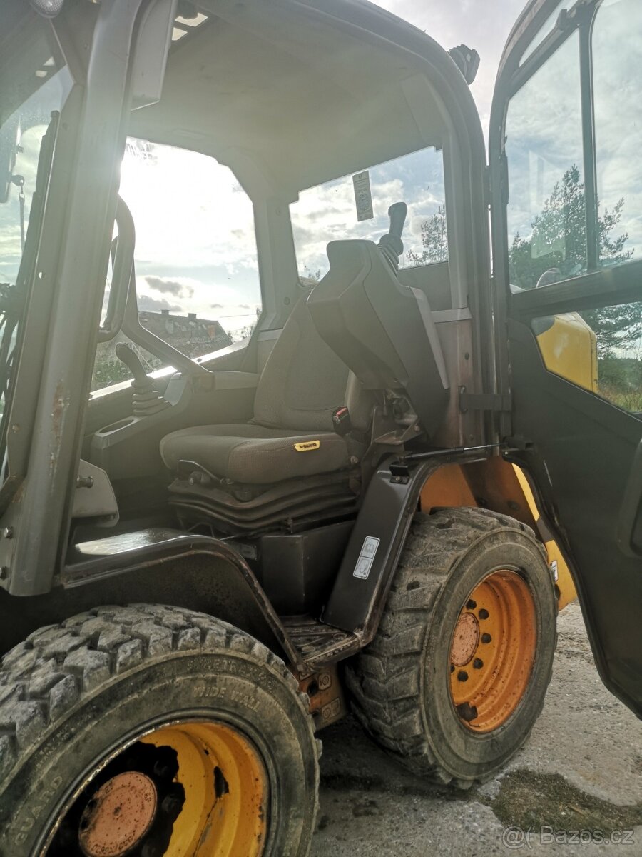 Smikovy nakladač volvo mc60 ne locust.novotny.bobcat.unc - 4