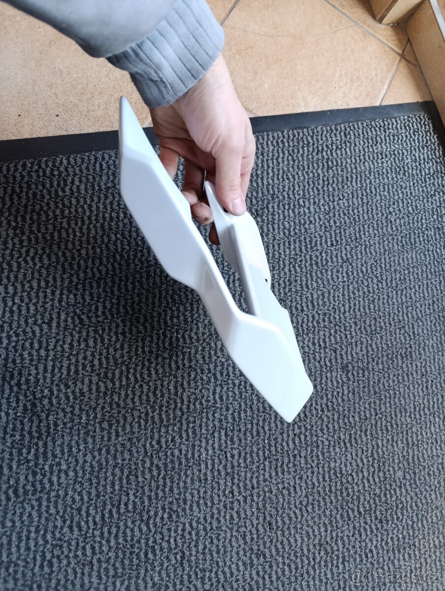 BMW m1000r křídlo levé - 4