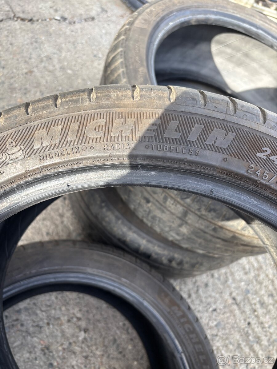 245/40 r18 - 4