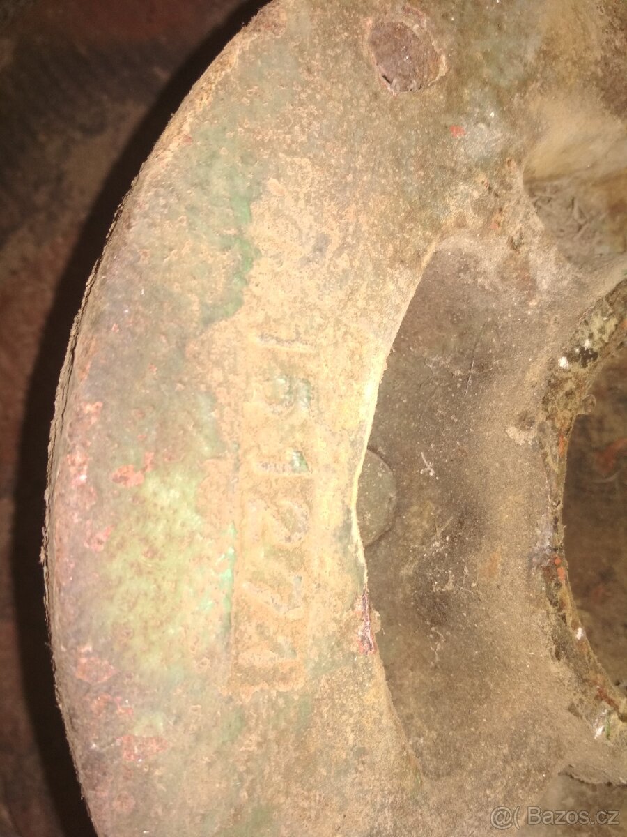 2x náboj kola Zetor 4011 - 4